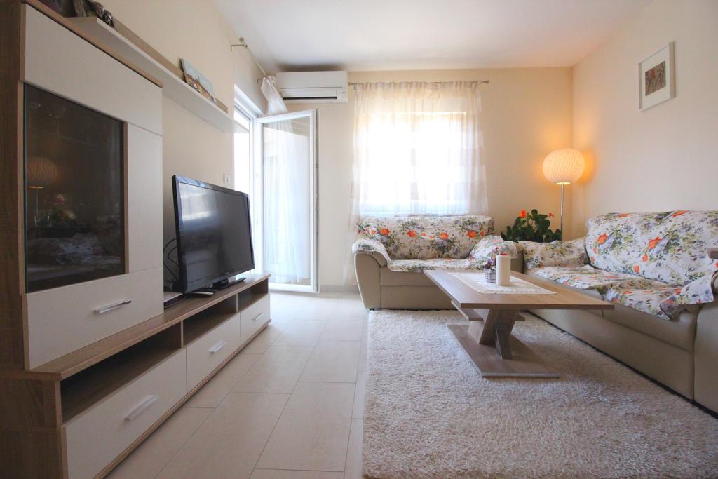 Apartment Brigite Ровин Екстериор снимка