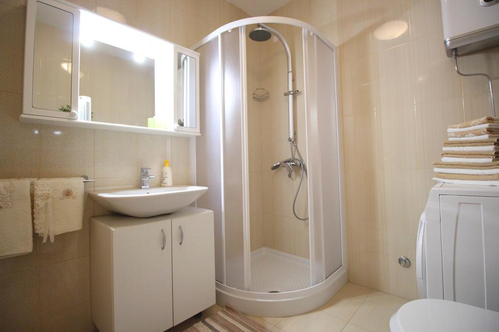 Apartment Brigite Ровин Екстериор снимка