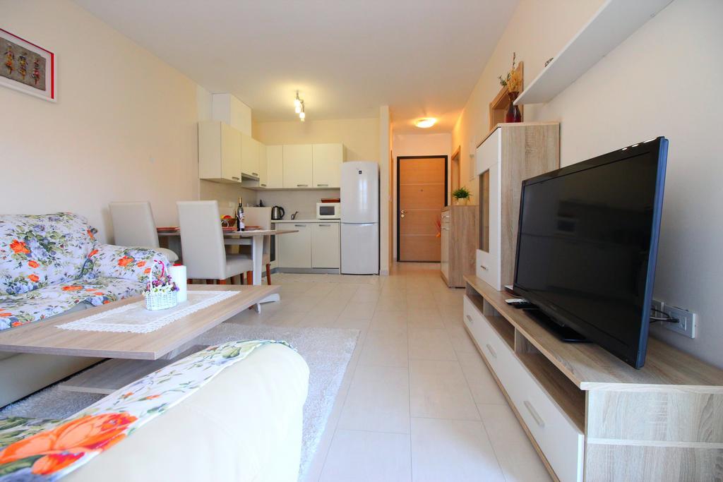 Apartment Brigite Ровин Екстериор снимка